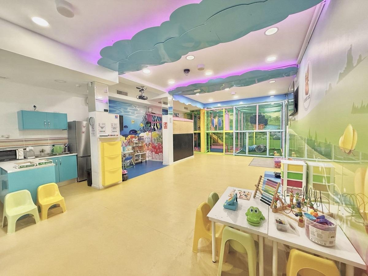 Local diáfano en excelente ubicación en Los Boliches (Fuengirola) - Costa del Sol — Foto 1