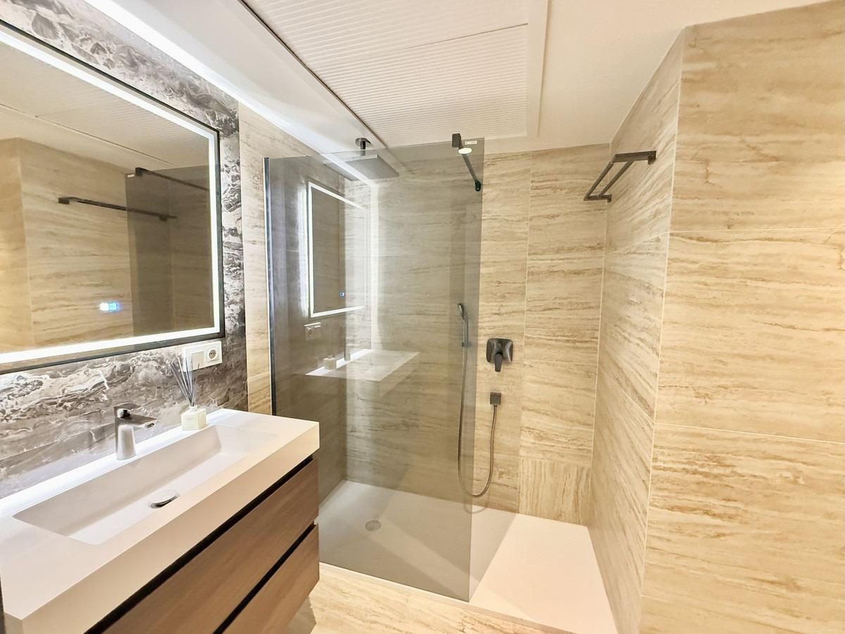 Lujo Exclusivo en el Corazón de Puerto Banús - Costa del Sol — Foto 24
