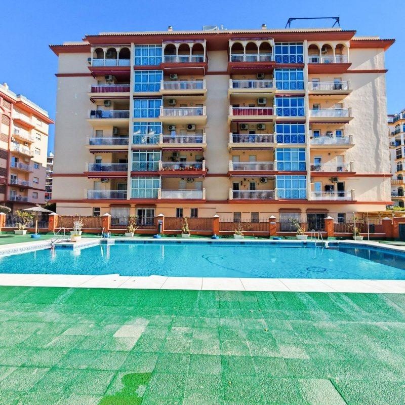 Piso familiar en Los Boliches, Costa del Sol a 300m del Paseo Marítimo con piscina — Foto 1