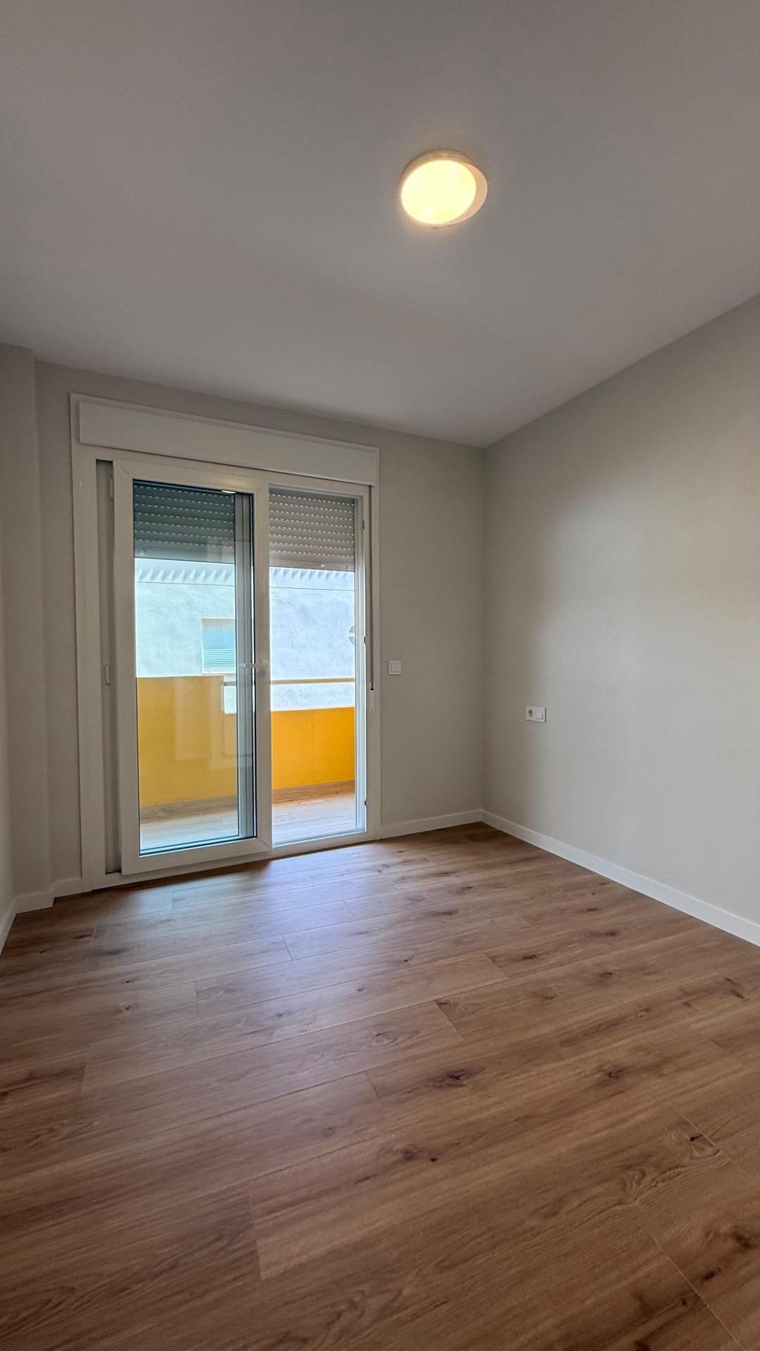 Apartamento reformado en venta en Fuengirola, segunda línea de playa junto al puerto con licencia turística — Foto 11