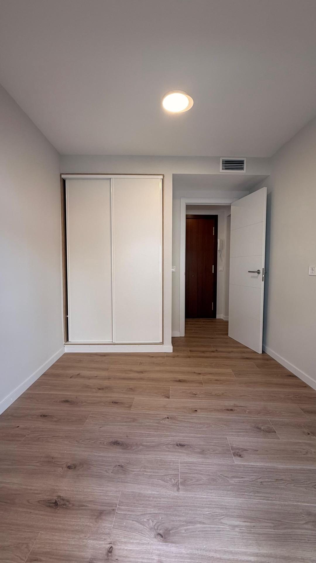 Apartamento reformado en venta en Fuengirola, segunda línea de playa junto al puerto con licencia turística — Foto 12