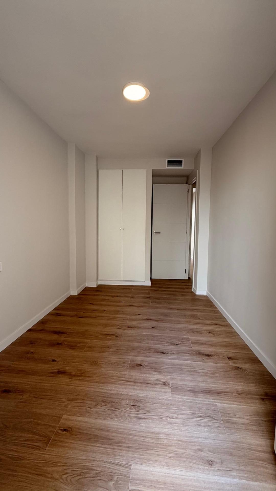 Apartamento reformado en venta en Fuengirola, segunda línea de playa junto al puerto con licencia turística — Foto 16