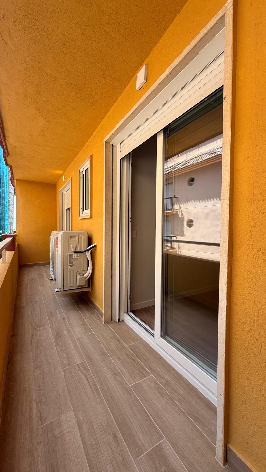 Apartamento reformado en venta en Fuengirola, segunda línea de playa junto al puerto con licencia turística — Foto 4