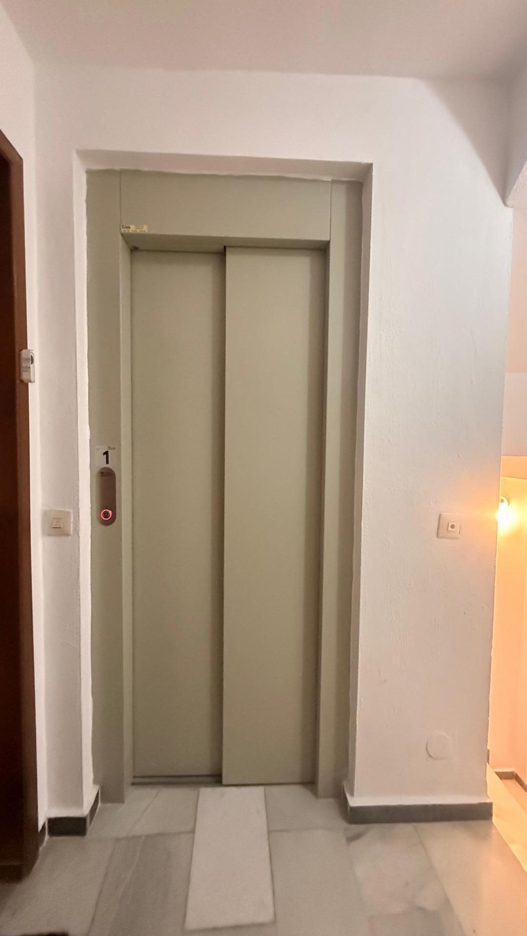 Apartamento reformado en venta en Fuengirola, segunda línea de playa junto al puerto con licencia turística — Foto 23