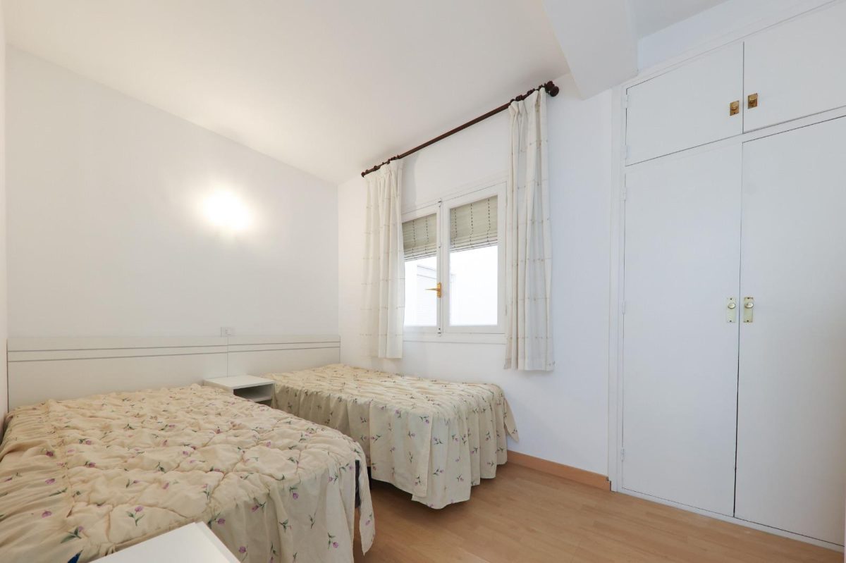 Piso en venta en Los Boliches, Fuengirola a un paso de la playa | Ideal inversión en Costa del Sol — Foto 11