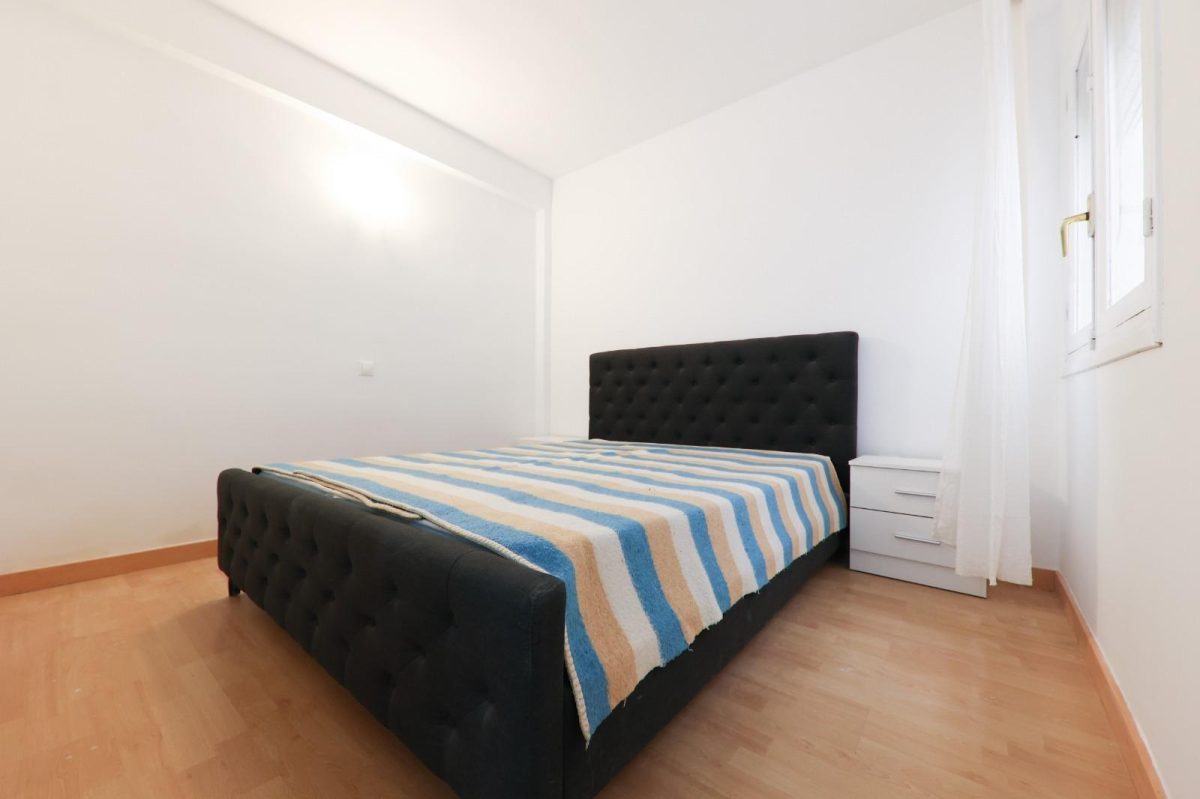 Piso en venta en Los Boliches, Fuengirola a un paso de la playa | Ideal inversión en Costa del Sol — Foto 16