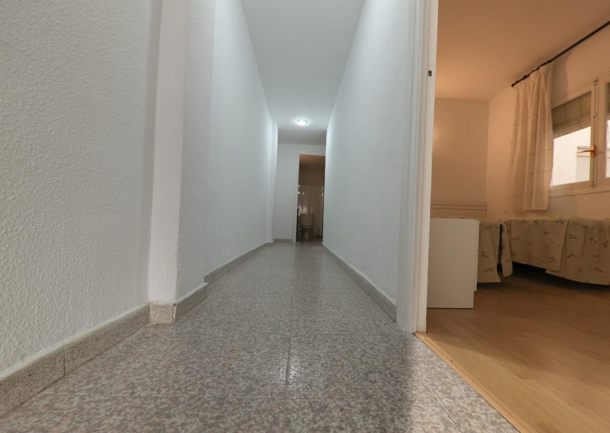 Piso en venta en Los Boliches, Fuengirola a un paso de la playa | Ideal inversión en Costa del Sol — Foto 8