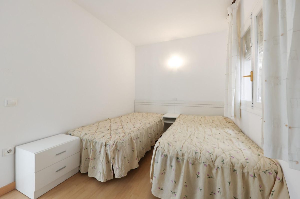 Piso en venta en Los Boliches, Fuengirola a un paso de la playa | Ideal inversión en Costa del Sol — Foto 10