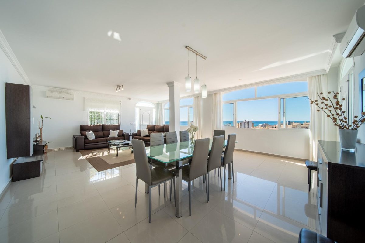 Villa en venta en Torreblanca Fuengirola con vistas al mar, piscina privada y licencia turística | Costa del Sol — Foto 5