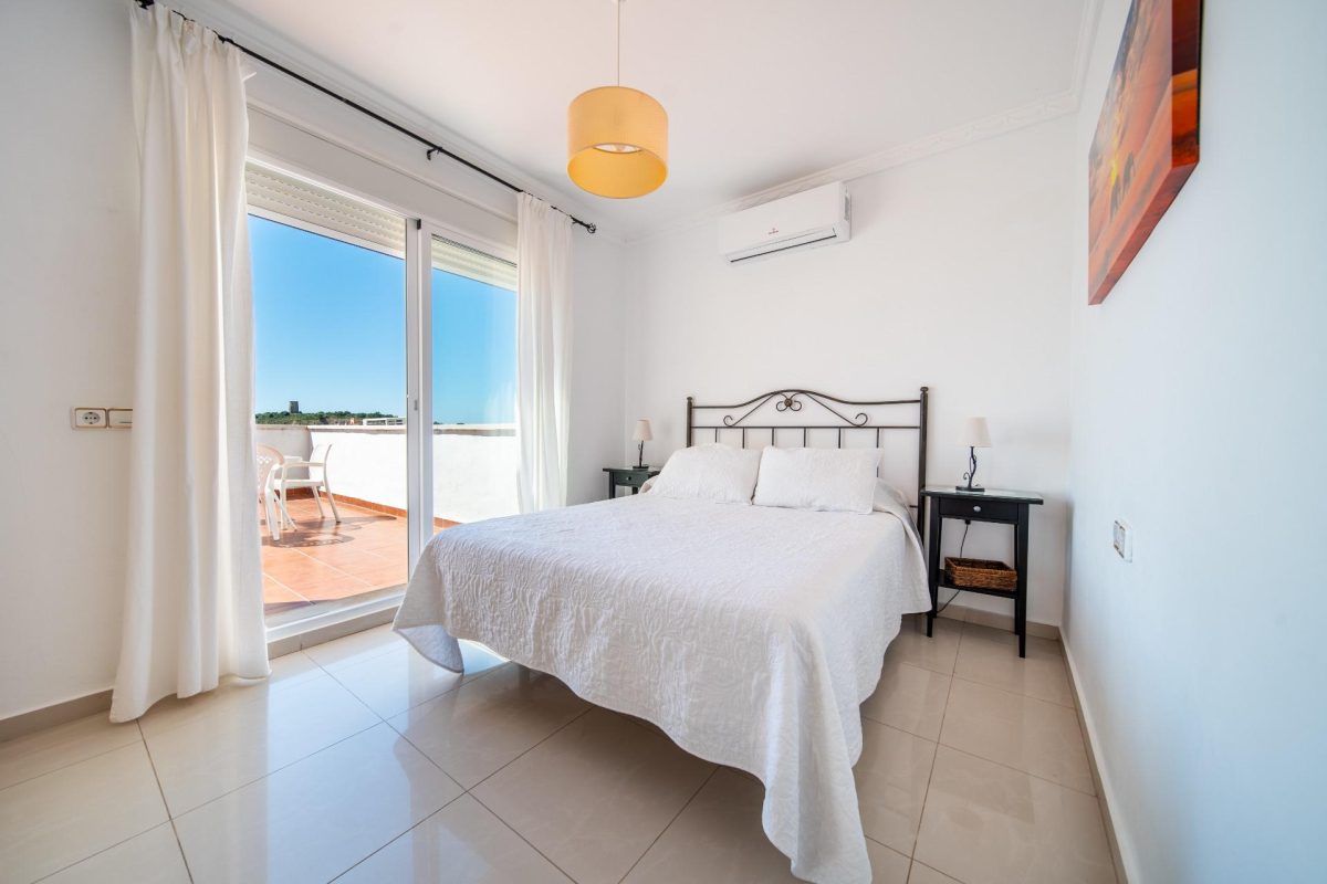Villa en venta en Torreblanca Fuengirola con vistas al mar, piscina privada y licencia turística | Costa del Sol — Foto 25