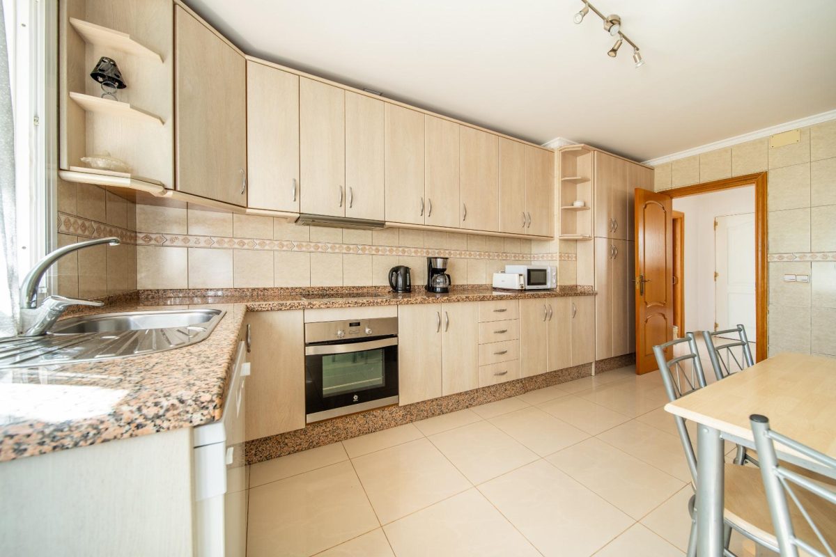 Villa en venta en Torreblanca Fuengirola con vistas al mar, piscina privada y licencia turística | Costa del Sol — Foto 12