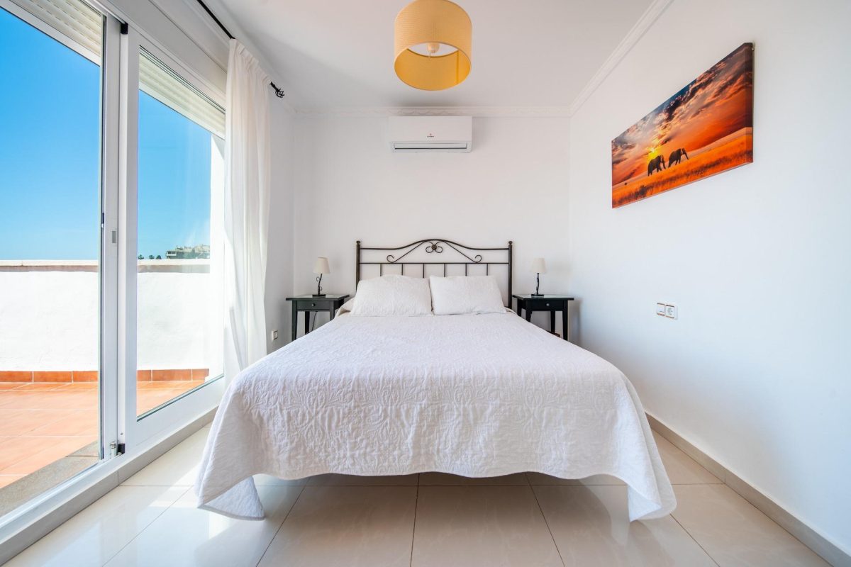 Villa en venta en Torreblanca Fuengirola con vistas al mar, piscina privada y licencia turística | Costa del Sol — Foto 26