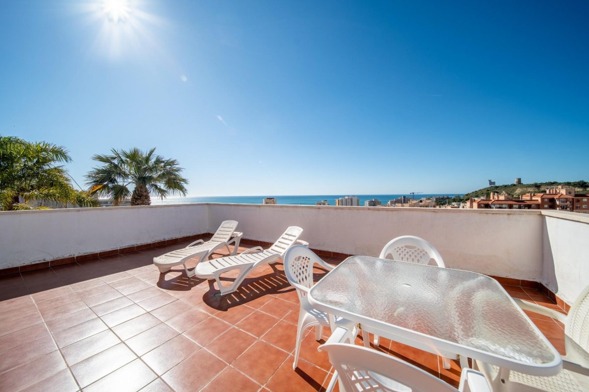 Villa en venta en Torreblanca Fuengirola con vistas al mar, piscina privada y licencia turística | Costa del Sol — Foto 8