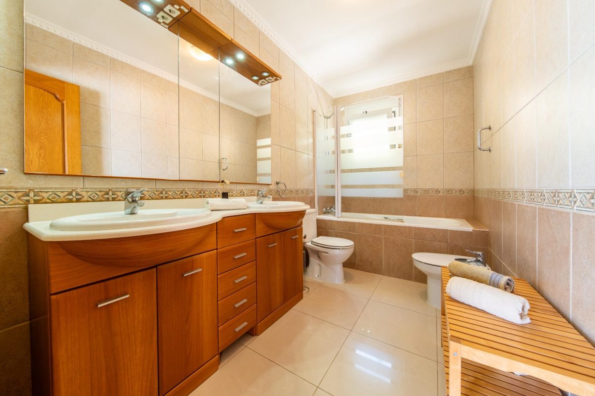 Villa en venta en Torreblanca Fuengirola con vistas al mar, piscina privada y licencia turística | Costa del Sol — Foto 22