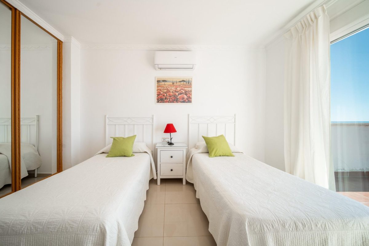 Villa en venta en Torreblanca Fuengirola con vistas al mar, piscina privada y licencia turística | Costa del Sol — Foto 30