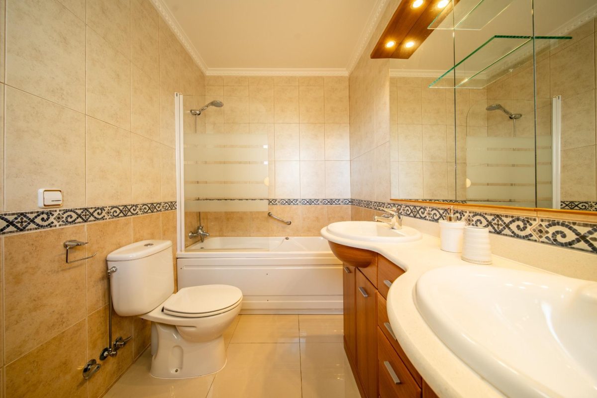 Villa en venta en Torreblanca Fuengirola con vistas al mar, piscina privada y licencia turística | Costa del Sol — Foto 19