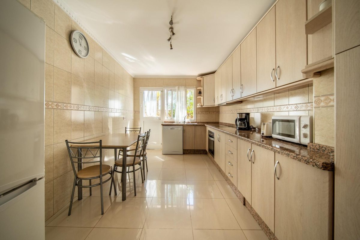 Villa en venta en Torreblanca Fuengirola con vistas al mar, piscina privada y licencia turística | Costa del Sol — Foto 10