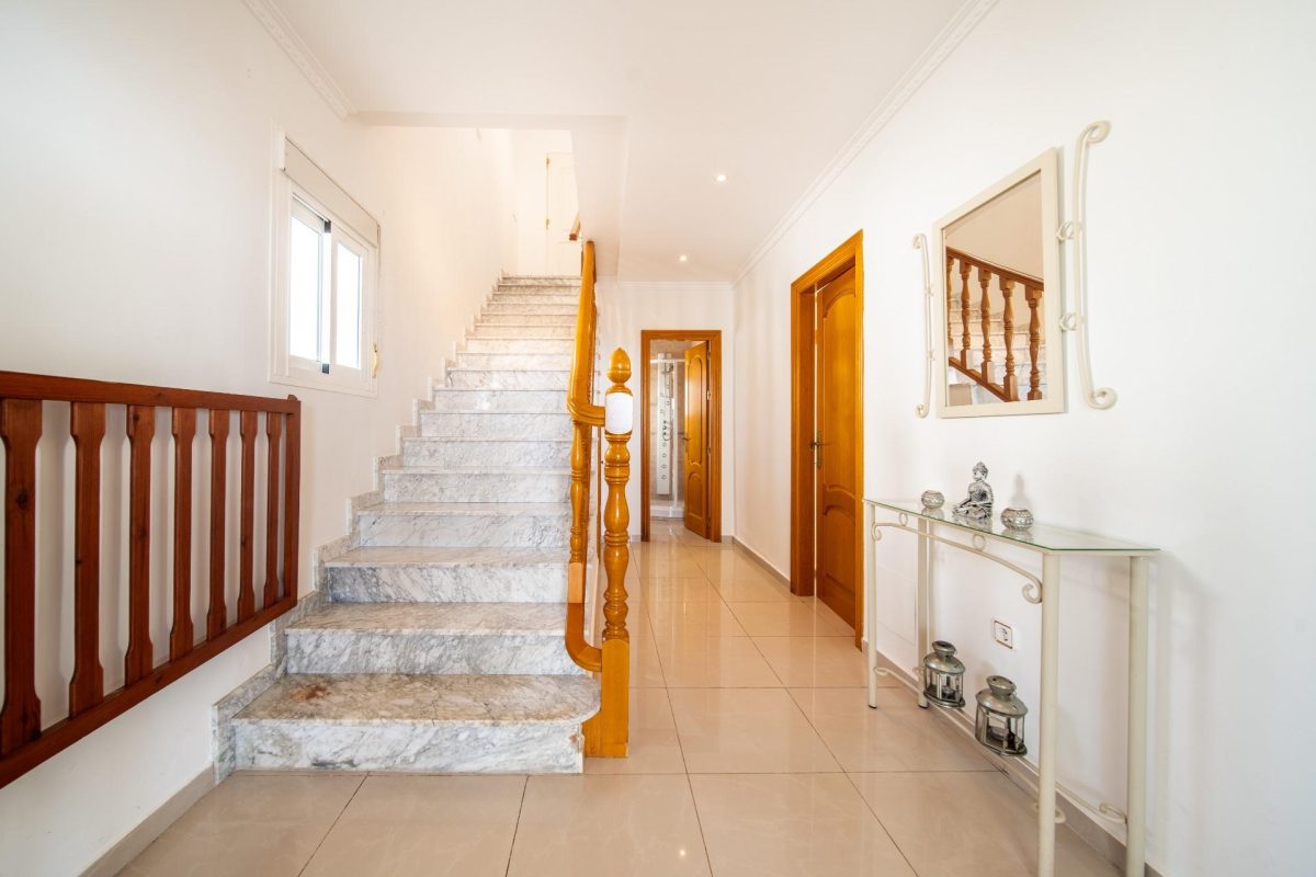 Villa en venta en Torreblanca Fuengirola con vistas al mar, piscina privada y licencia turística | Costa del Sol — Foto 14