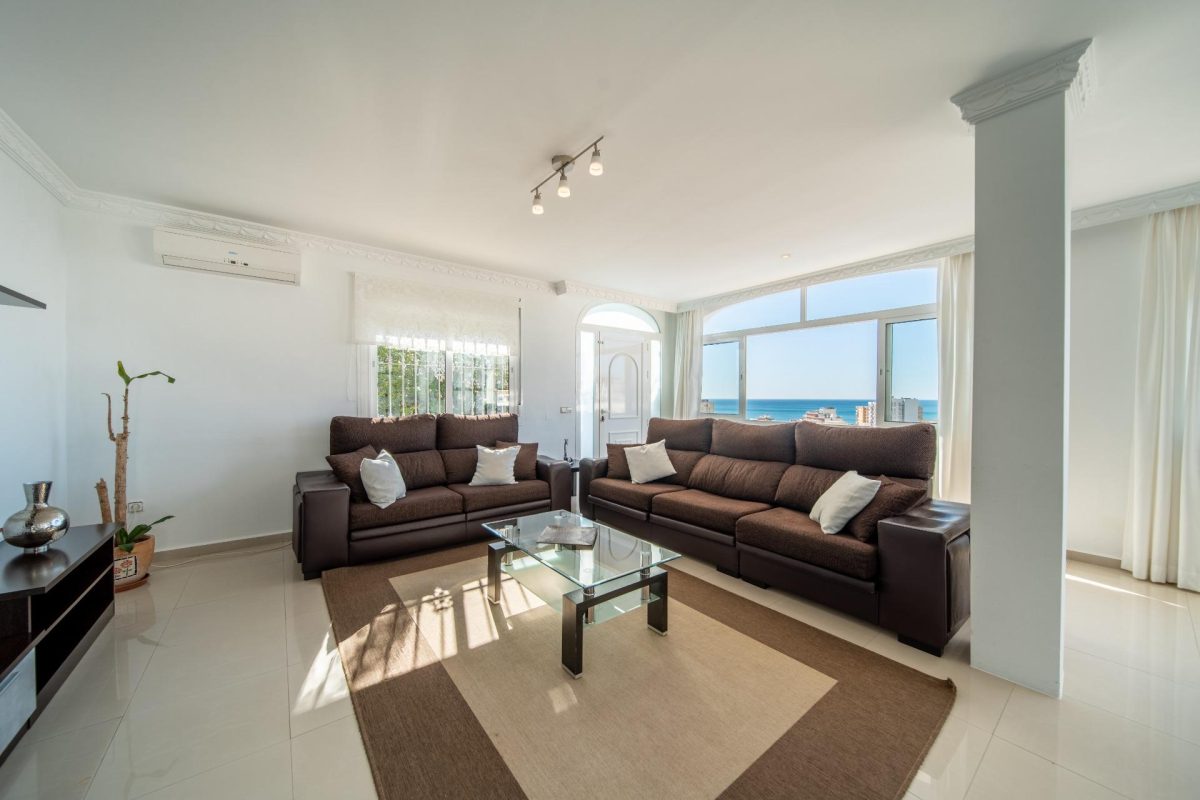Villa en venta en Torreblanca Fuengirola con vistas al mar, piscina privada y licencia turística | Costa del Sol — Foto 6
