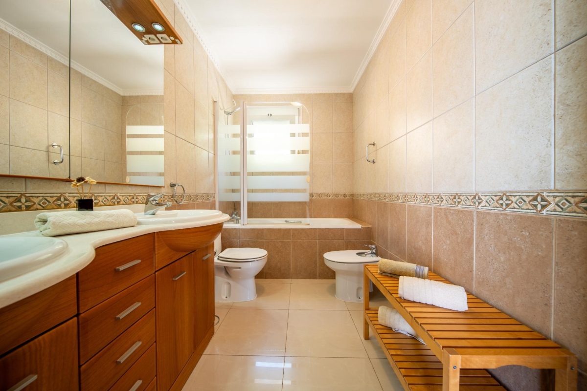 Villa en venta en Torreblanca Fuengirola con vistas al mar, piscina privada y licencia turística | Costa del Sol — Foto 23