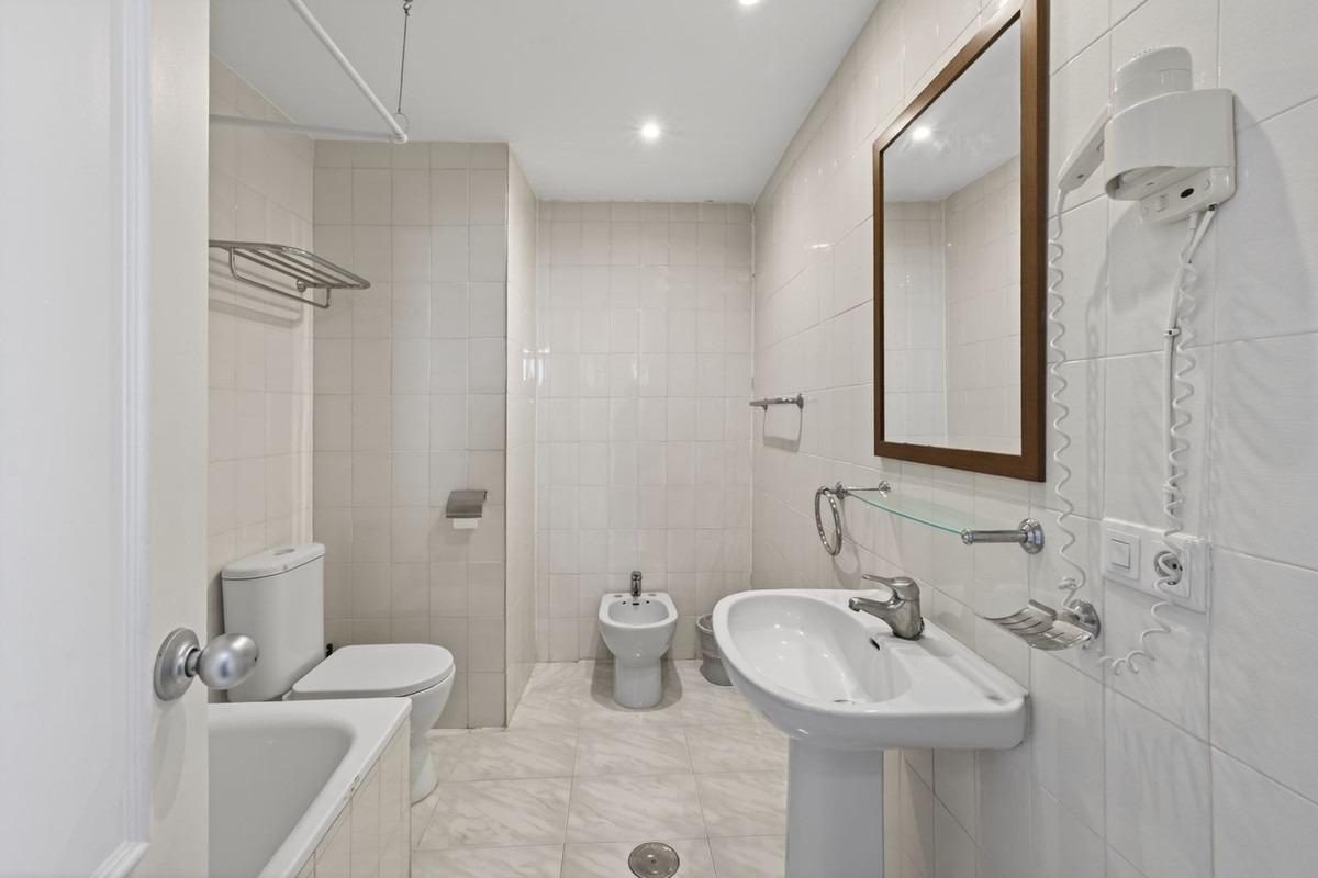 Apartamento con vistas al mar y cerca de la playa en Calahonda, Costa del Sol — Foto 9