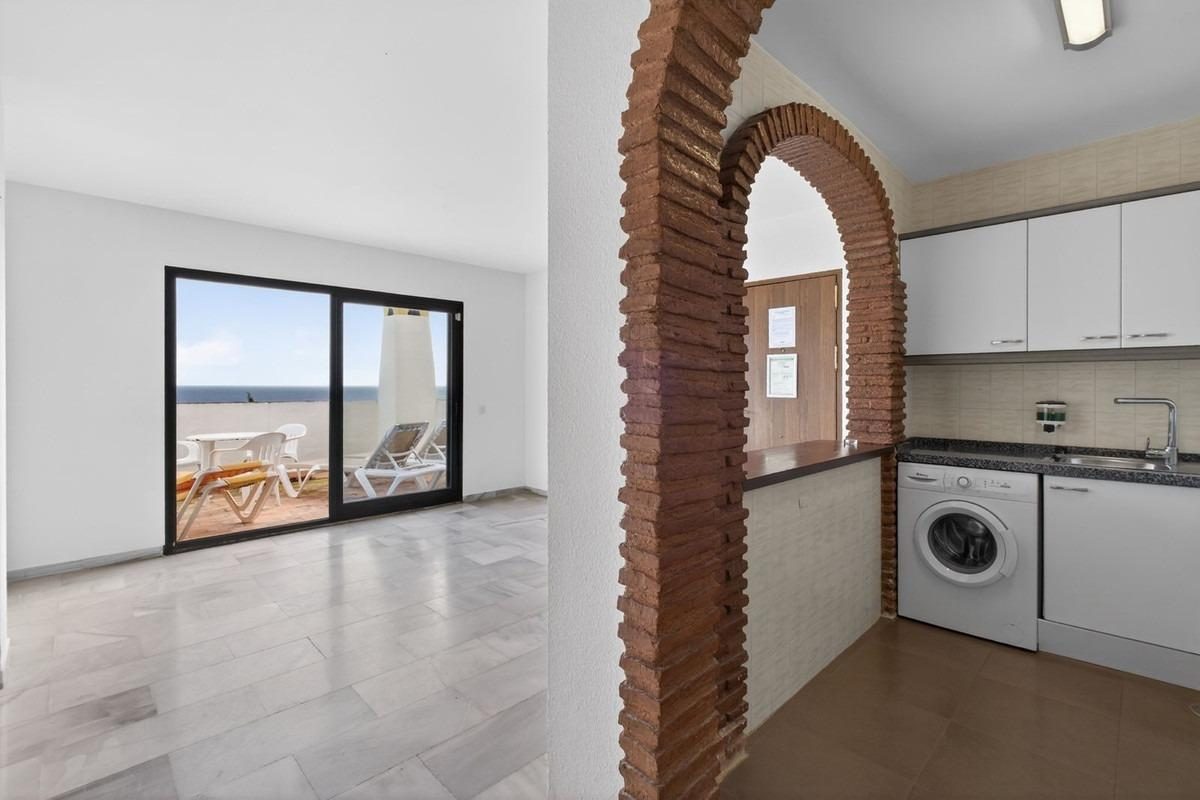 Apartamento con vistas al mar y cerca de la playa en Calahonda, Costa del Sol — Foto 3