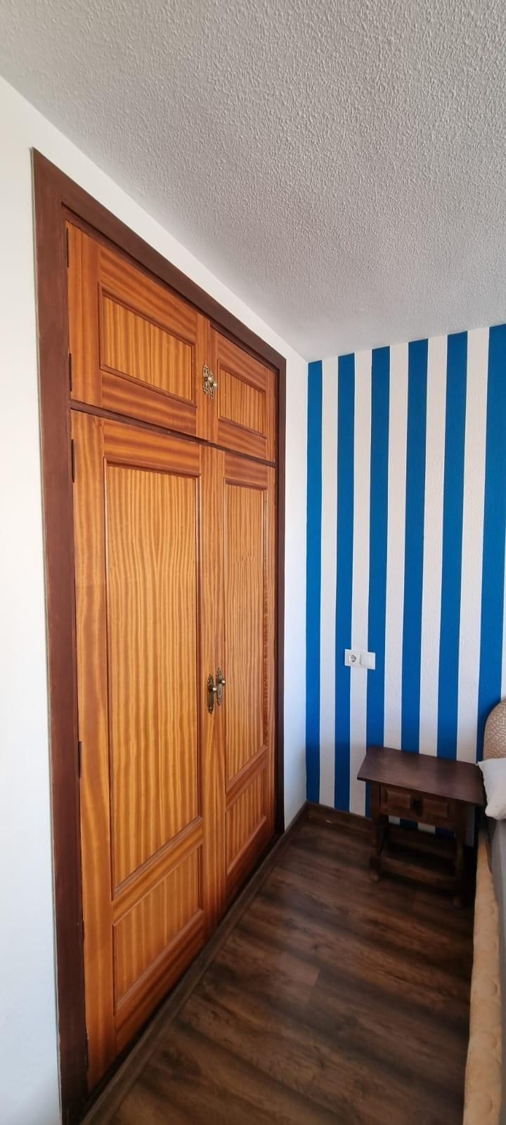 Apartamento con terrazas y vistas parciales al mar en Fuengirola Costa del Sol con piscina y parking — Foto 11