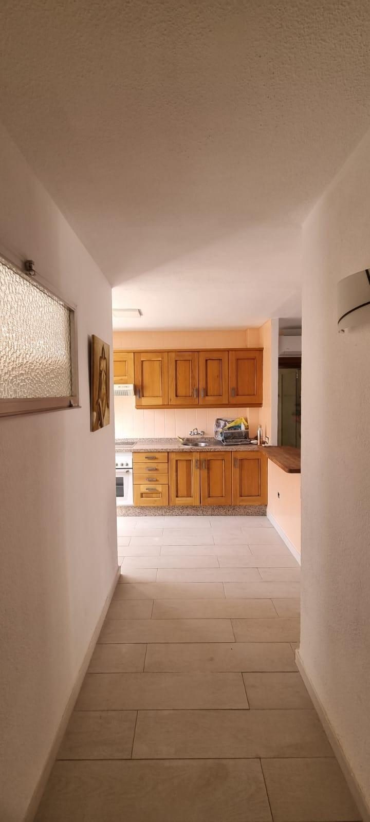 Apartamento con terrazas y vistas parciales al mar en Fuengirola Costa del Sol con piscina y parking — Foto 6