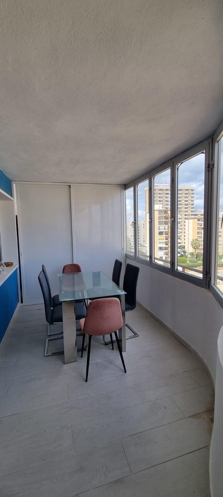 Apartamento con terrazas y vistas parciales al mar en Fuengirola Costa del Sol con piscina y parking — Foto 2