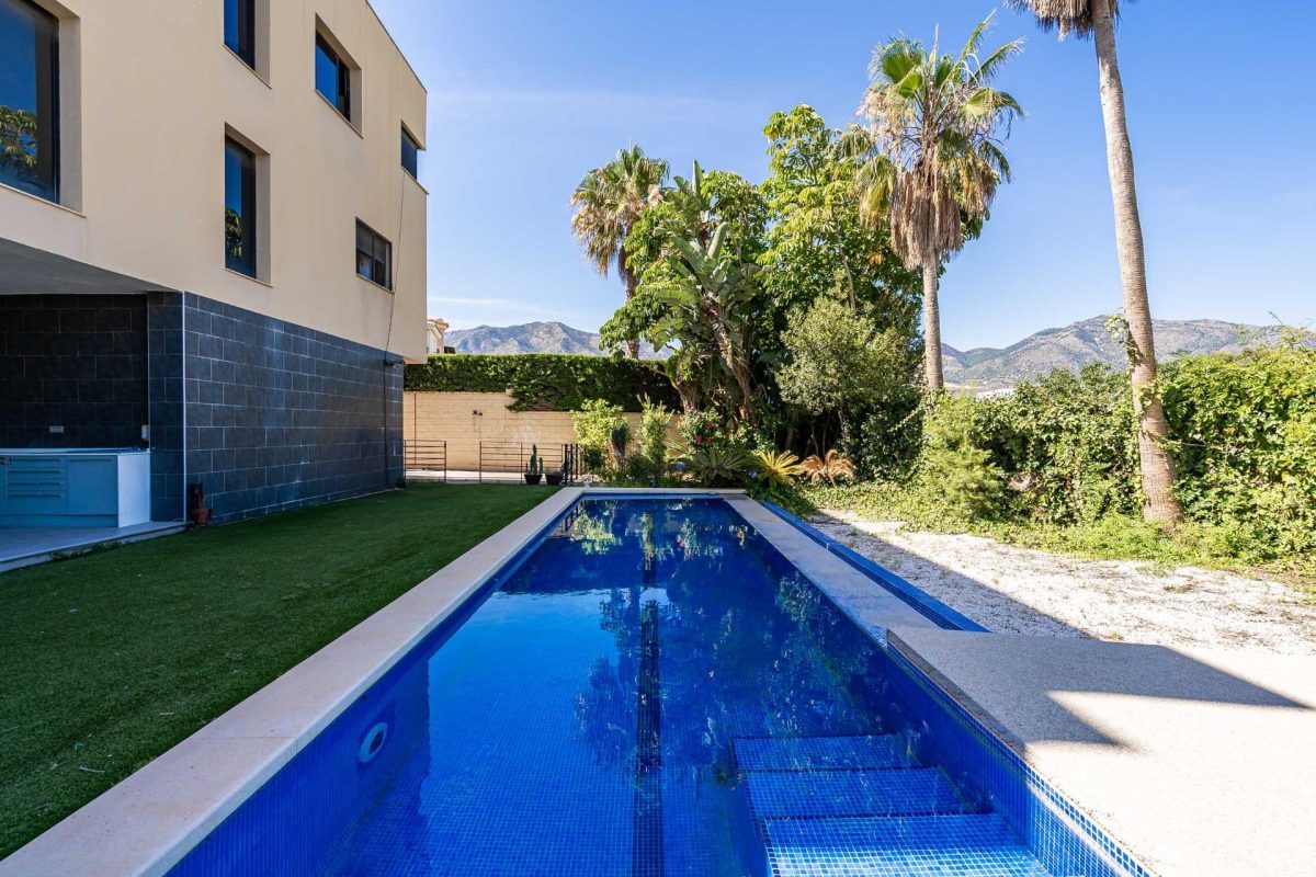 IMPRESIONANTE VILLA EN EL LAGAREJO. — Foto 1