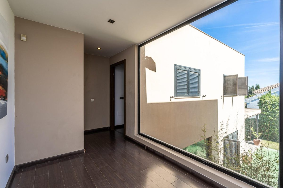 IMPRESIONANTE VILLA EN EL LAGAREJO. — Foto 18