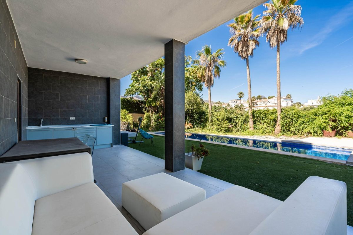 IMPRESIONANTE VILLA EN EL LAGAREJO. — Foto 4