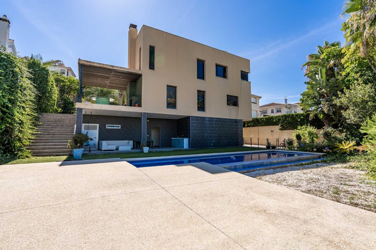 IMPRESIONANTE VILLA EN EL LAGAREJO. — Foto 23