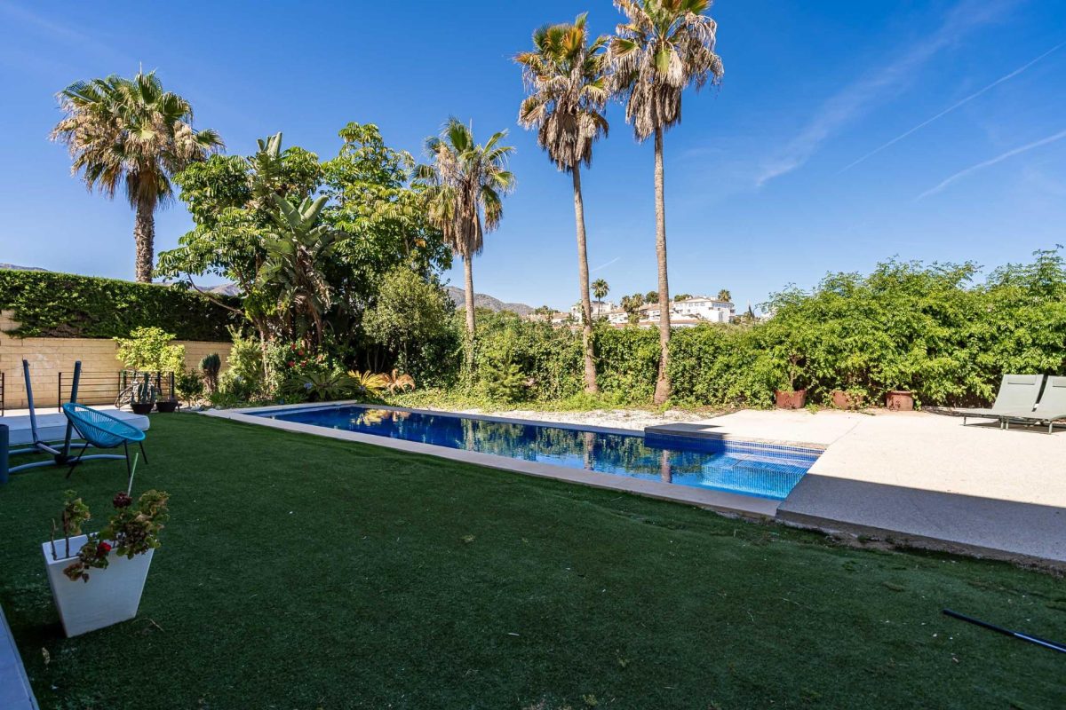 IMPRESIONANTE VILLA EN EL LAGAREJO. — Foto 25
