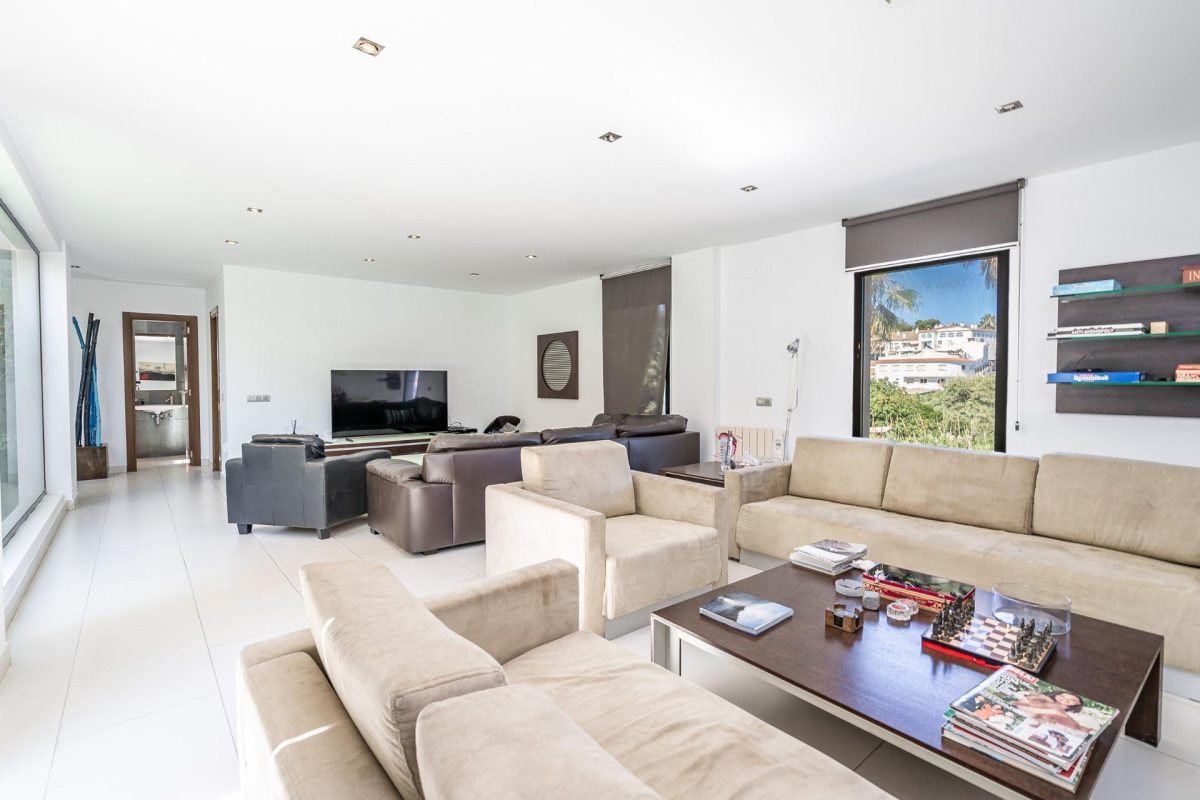 IMPRESIONANTE VILLA EN EL LAGAREJO. — Foto 6