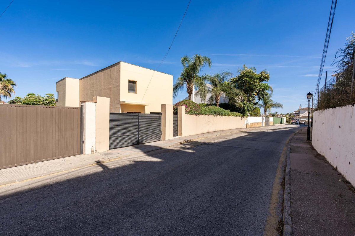 IMPRESIONANTE VILLA EN EL LAGAREJO. — Foto 29