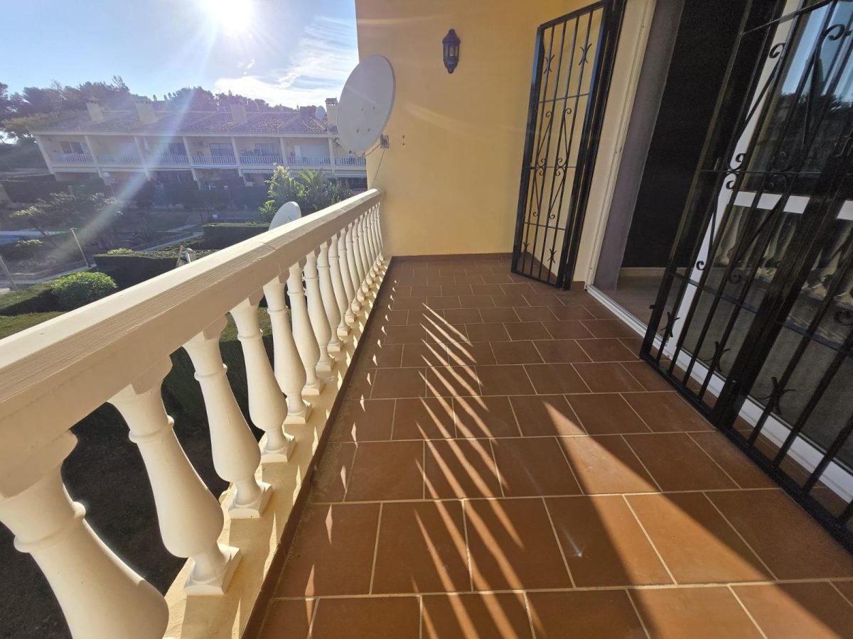 CASA ADOSADA EN VENTA EN WENTWORTH GOLF VILLAGE BENALMÁDENA | GOLF, PLAYA Y CALIDAD DE VIDA EN COSTA DEL SOL — Foto 13