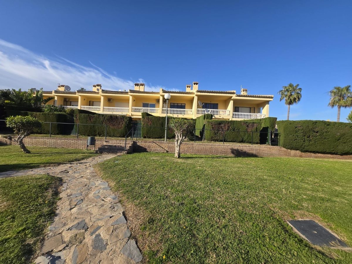 CASA ADOSADA EN VENTA EN WENTWORTH GOLF VILLAGE BENALMÁDENA | GOLF, PLAYA Y CALIDAD DE VIDA EN COSTA DEL SOL — Foto 28