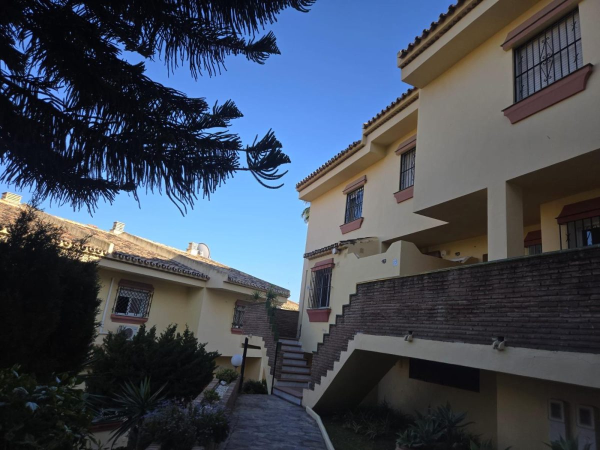 CASA ADOSADA EN VENTA EN WENTWORTH GOLF VILLAGE BENALMÁDENA | GOLF, PLAYA Y CALIDAD DE VIDA EN COSTA DEL SOL — Foto 30
