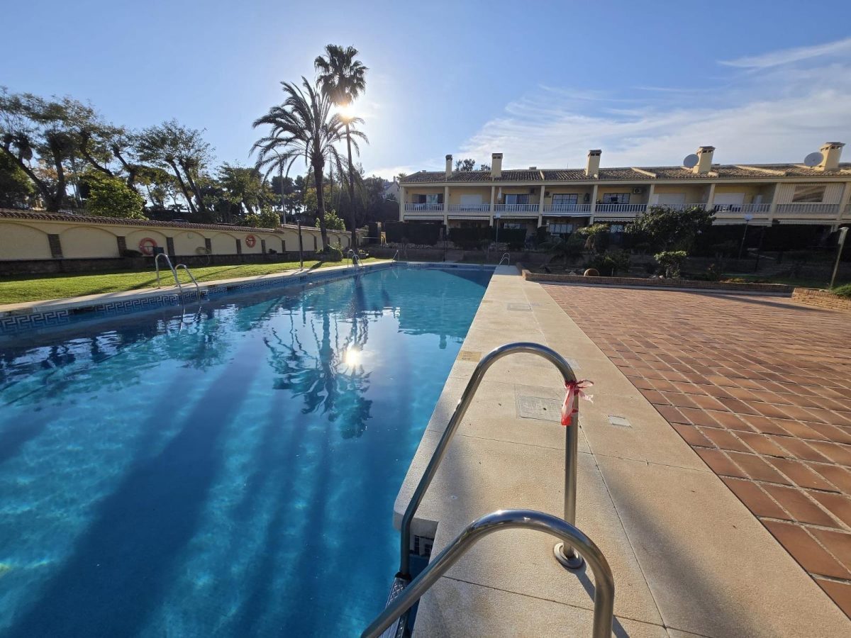 CASA ADOSADA EN VENTA EN WENTWORTH GOLF VILLAGE BENALMÁDENA | GOLF, PLAYA Y CALIDAD DE VIDA EN COSTA DEL SOL — Foto 1