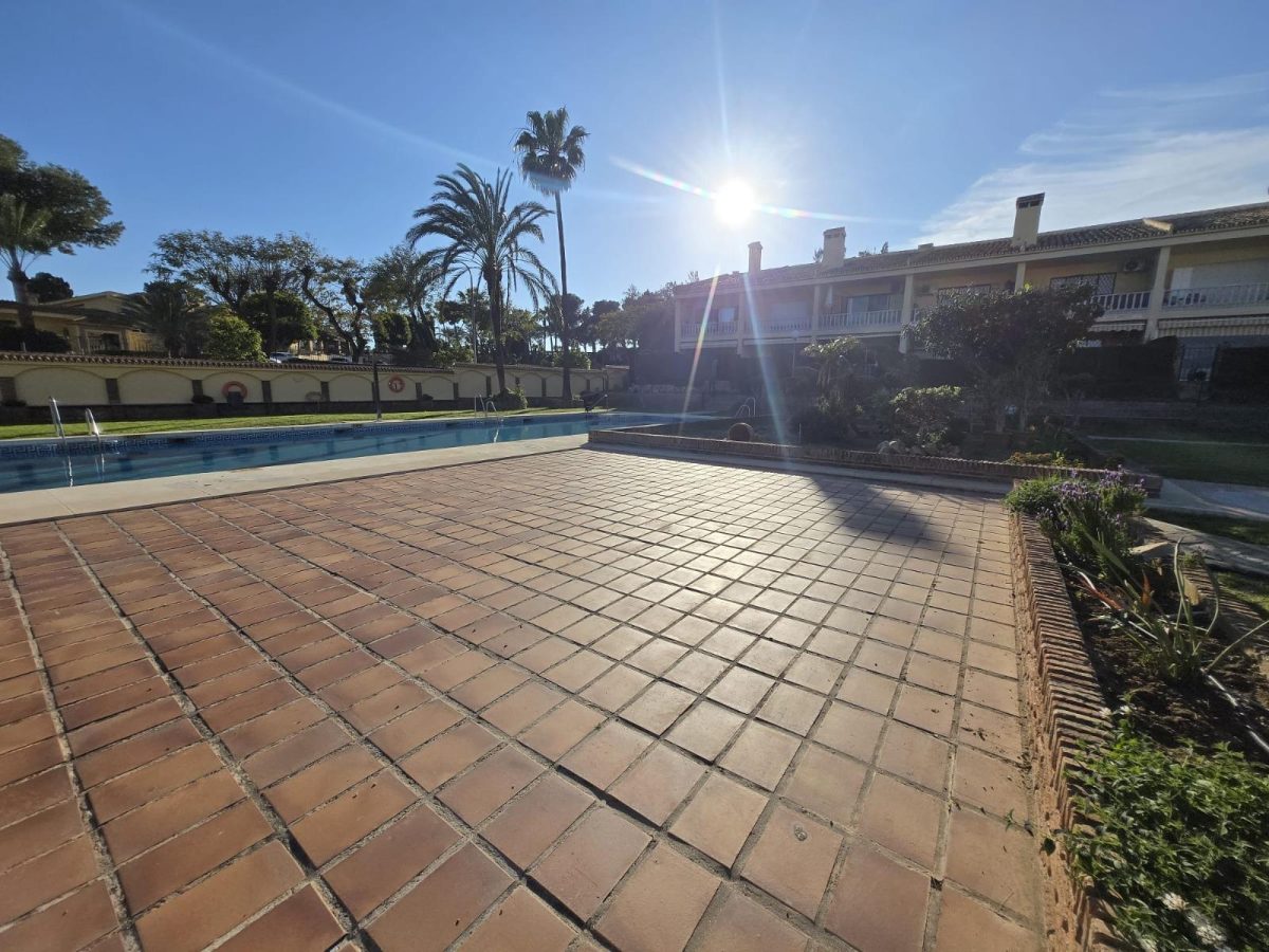 CASA ADOSADA EN VENTA EN WENTWORTH GOLF VILLAGE BENALMÁDENA | GOLF, PLAYA Y CALIDAD DE VIDA EN COSTA DEL SOL — Foto 27