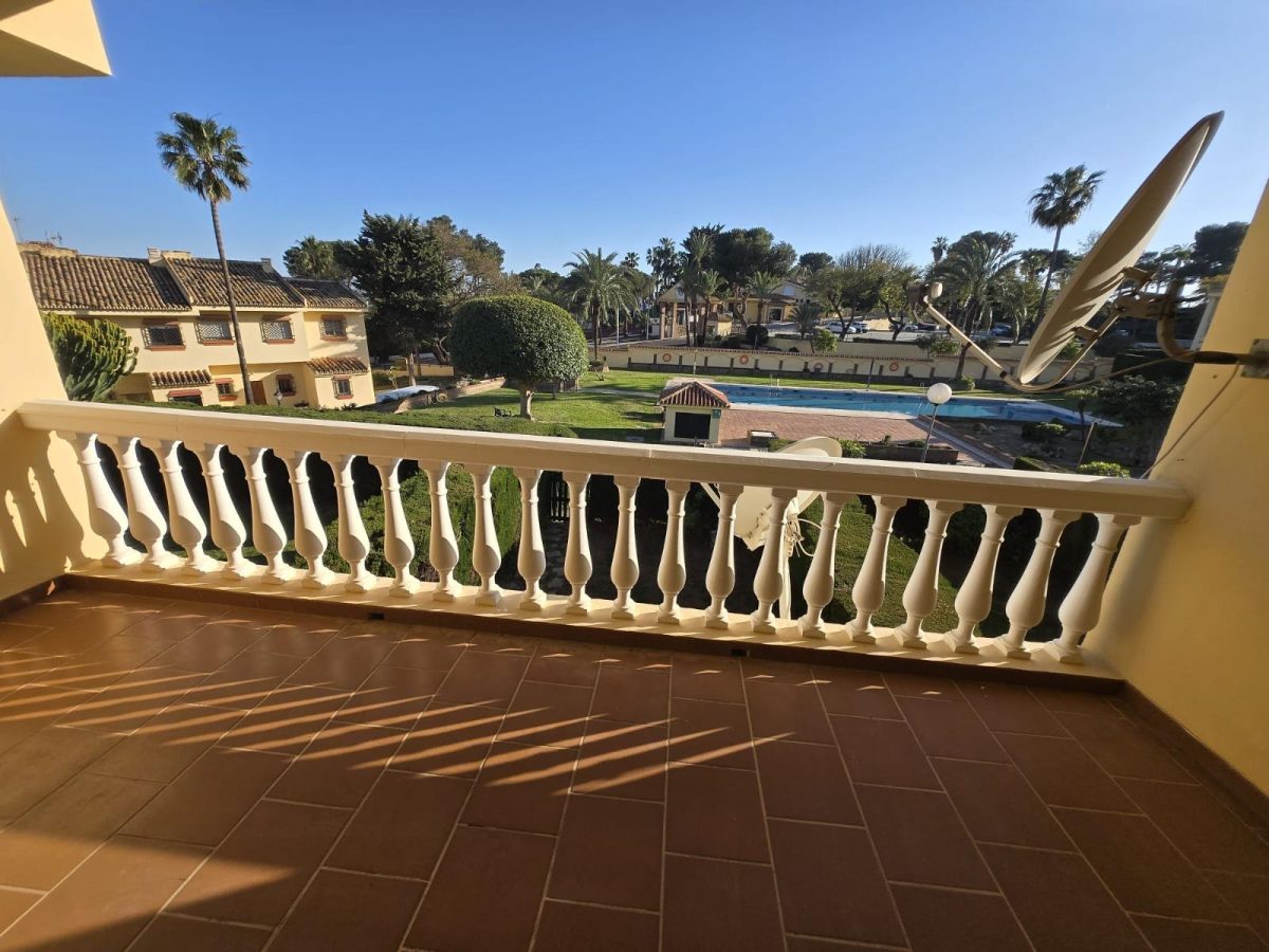 CASA ADOSADA EN VENTA EN WENTWORTH GOLF VILLAGE BENALMÁDENA | GOLF, PLAYA Y CALIDAD DE VIDA EN COSTA DEL SOL — Foto 11