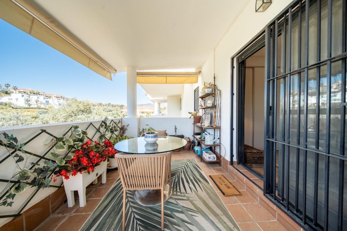 Ático en venta en Cala Hills, Mijas Costa, con gran terraza, piscina, 2 garajes, trastero y vistas a la montaña — Foto 18