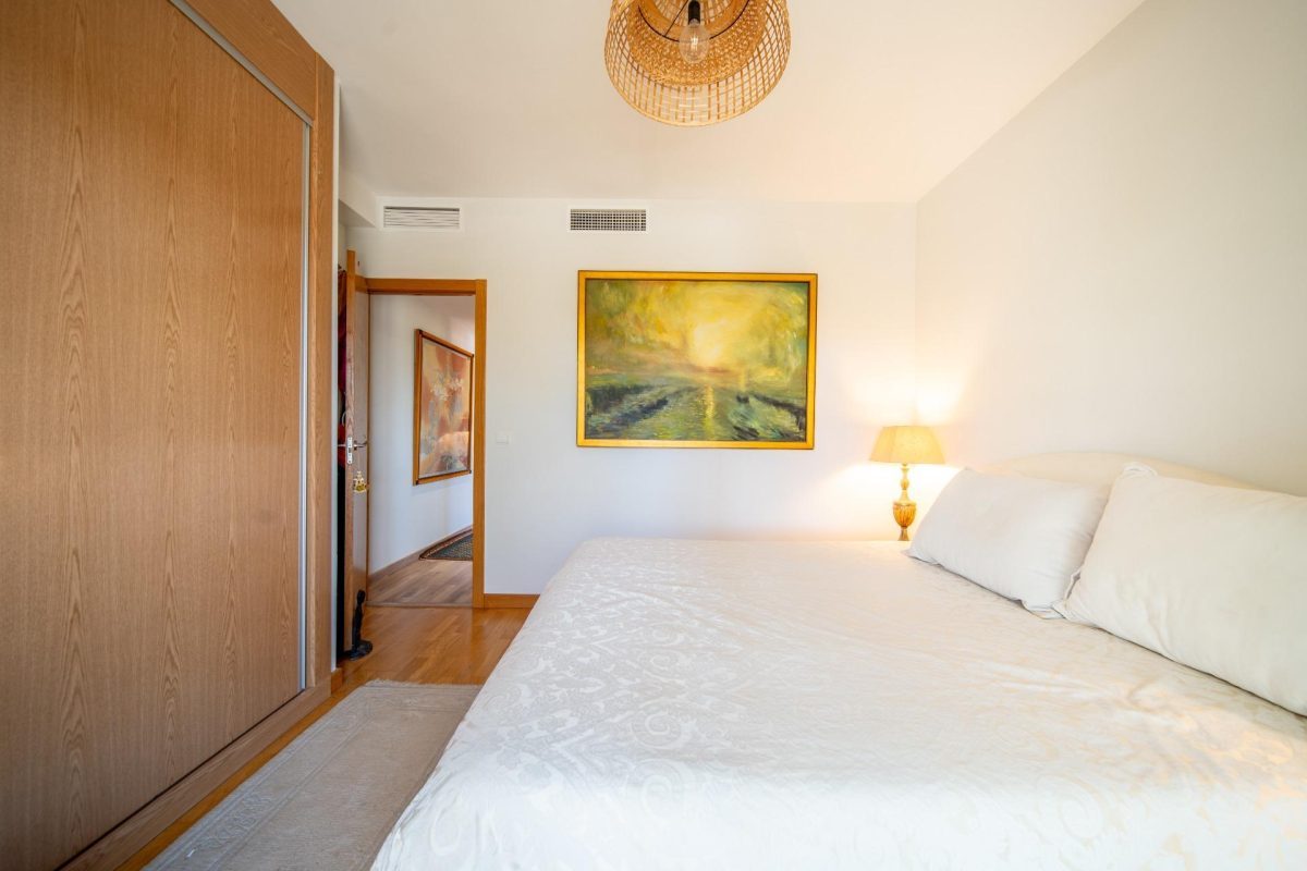 Ático en venta en Cala Hills, Mijas Costa, con gran terraza, piscina, 2 garajes, trastero y vistas a la montaña — Foto 10