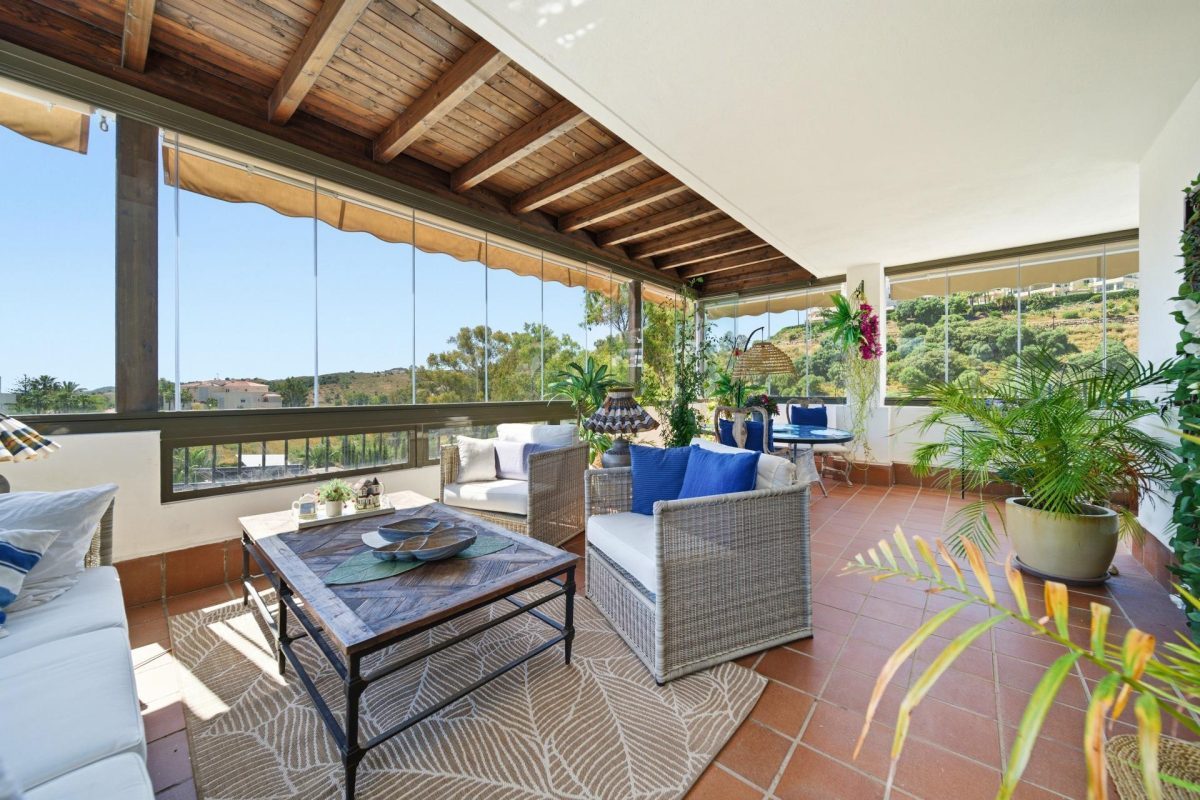 Ático en venta en Cala Hills, Mijas Costa, con gran terraza, piscina, 2 garajes, trastero y vistas a la montaña — Foto 1