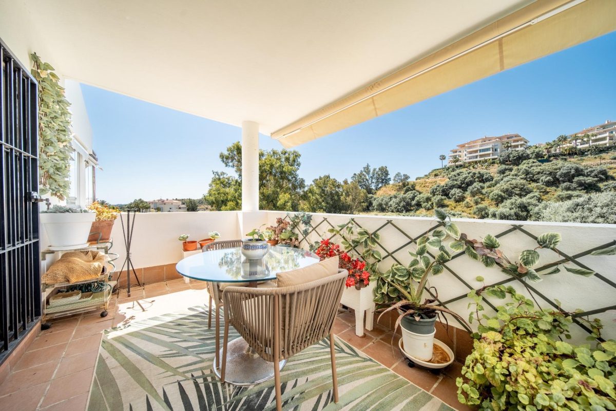 Ático en venta en Cala Hills, Mijas Costa, con gran terraza, piscina, 2 garajes, trastero y vistas a la montaña — Foto 17