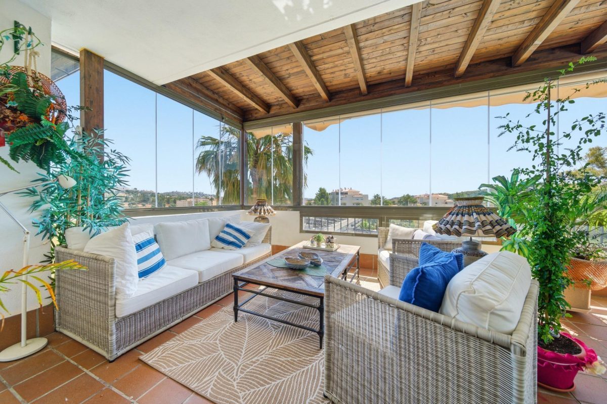 Ático en venta en Cala Hills, Mijas Costa, con gran terraza, piscina, 2 garajes, trastero y vistas a la montaña — Foto 2