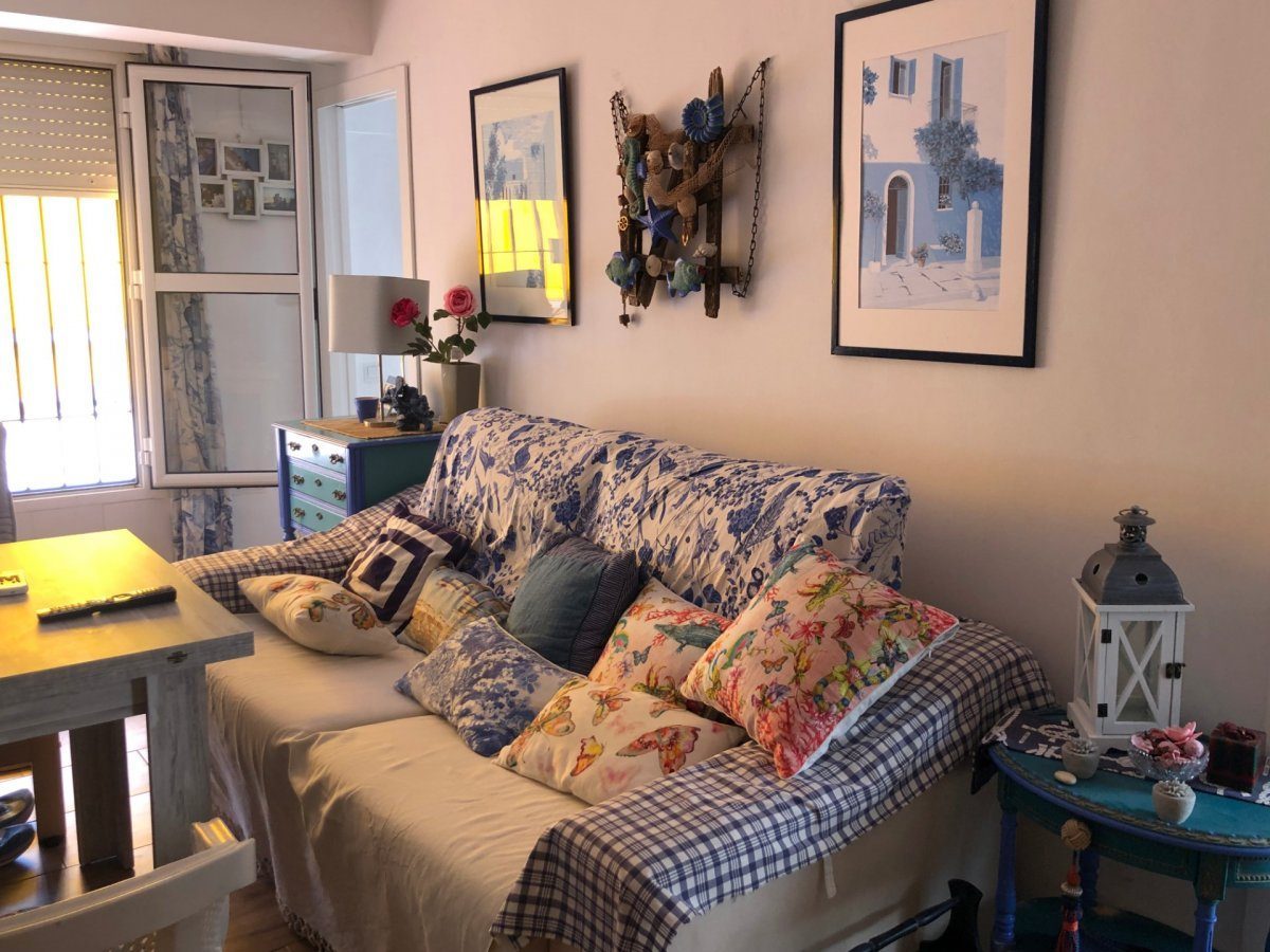 CÉNTRICO APARTAMENTO DE 2 DORMITORIOS EN FUENGIROLA  (4ª PLANTA SIN ASCENSOR) — Foto 1