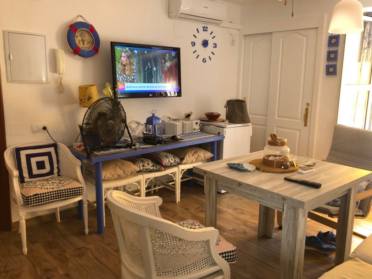 CÉNTRICO APARTAMENTO DE 2 DORMITORIOS EN FUENGIROLA  (4ª PLANTA SIN ASCENSOR) — Foto 3