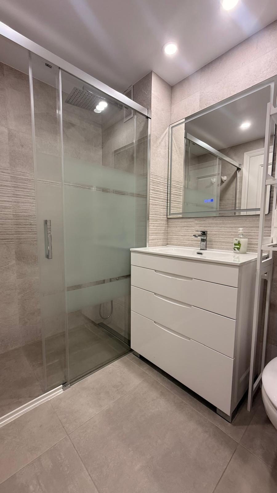 Exclusivo Apartamento de Lujo en Primera Línea de Playa en Fuengirola | Vistas Panorámicas al Mar Costa del Sol — Foto 29